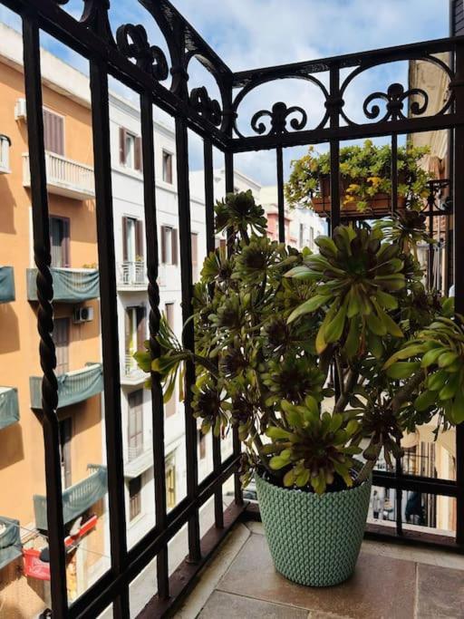 Trilocale Centrale Vista Mare - Mira'S Home Bari Exterior foto